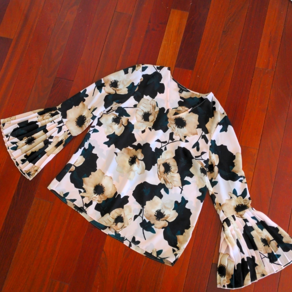Pleated bell sleeve blouse